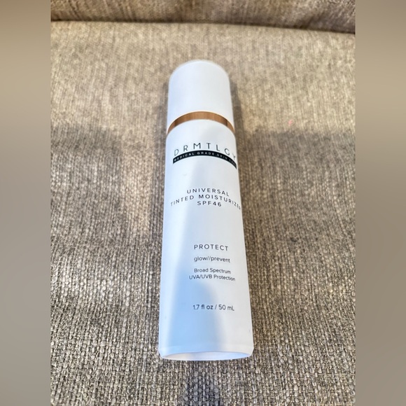 DRMTLGY Universal Tinted Moisturizer SPF 46 - Picture 3 of 3